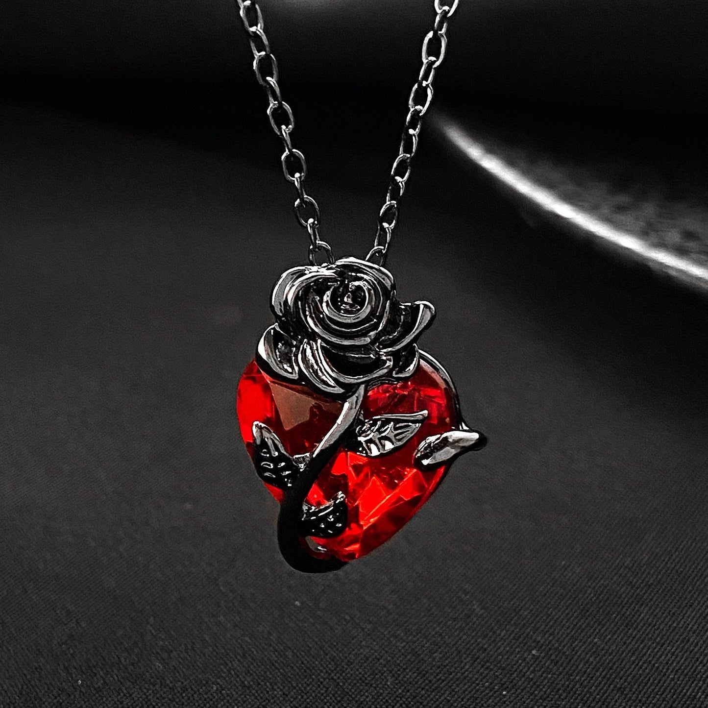 Punk Rose Love Necklace – Heart-Shaped Clavicle Chain Pendant for Valentine’s Day CJ
